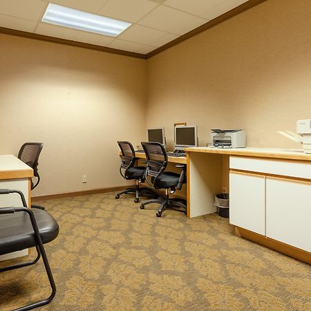 Red Roof Inn & Suites Dekalb Dış mekan fotoğraf