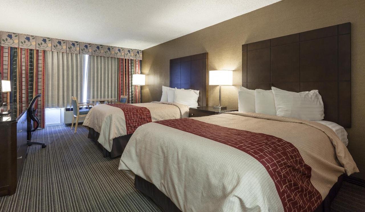 Red Roof Inn & Suites Dekalb Dış mekan fotoğraf