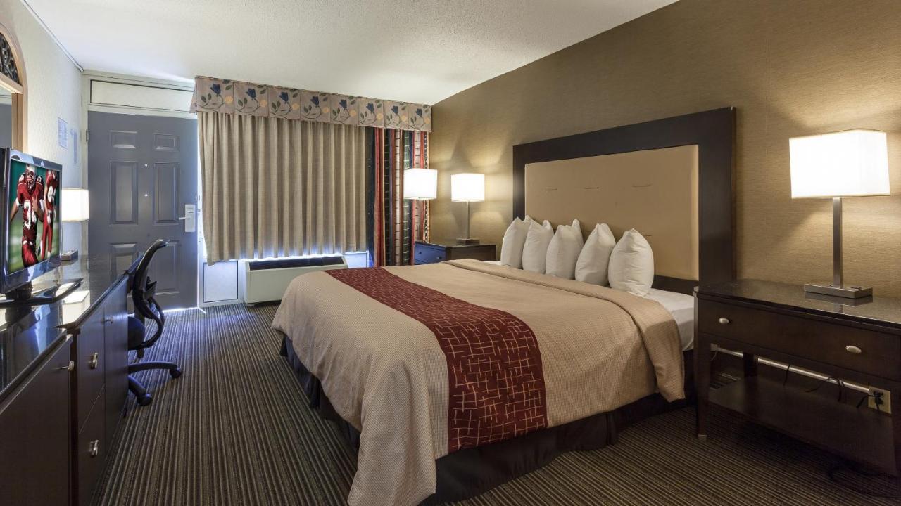 Red Roof Inn & Suites Dekalb Dış mekan fotoğraf