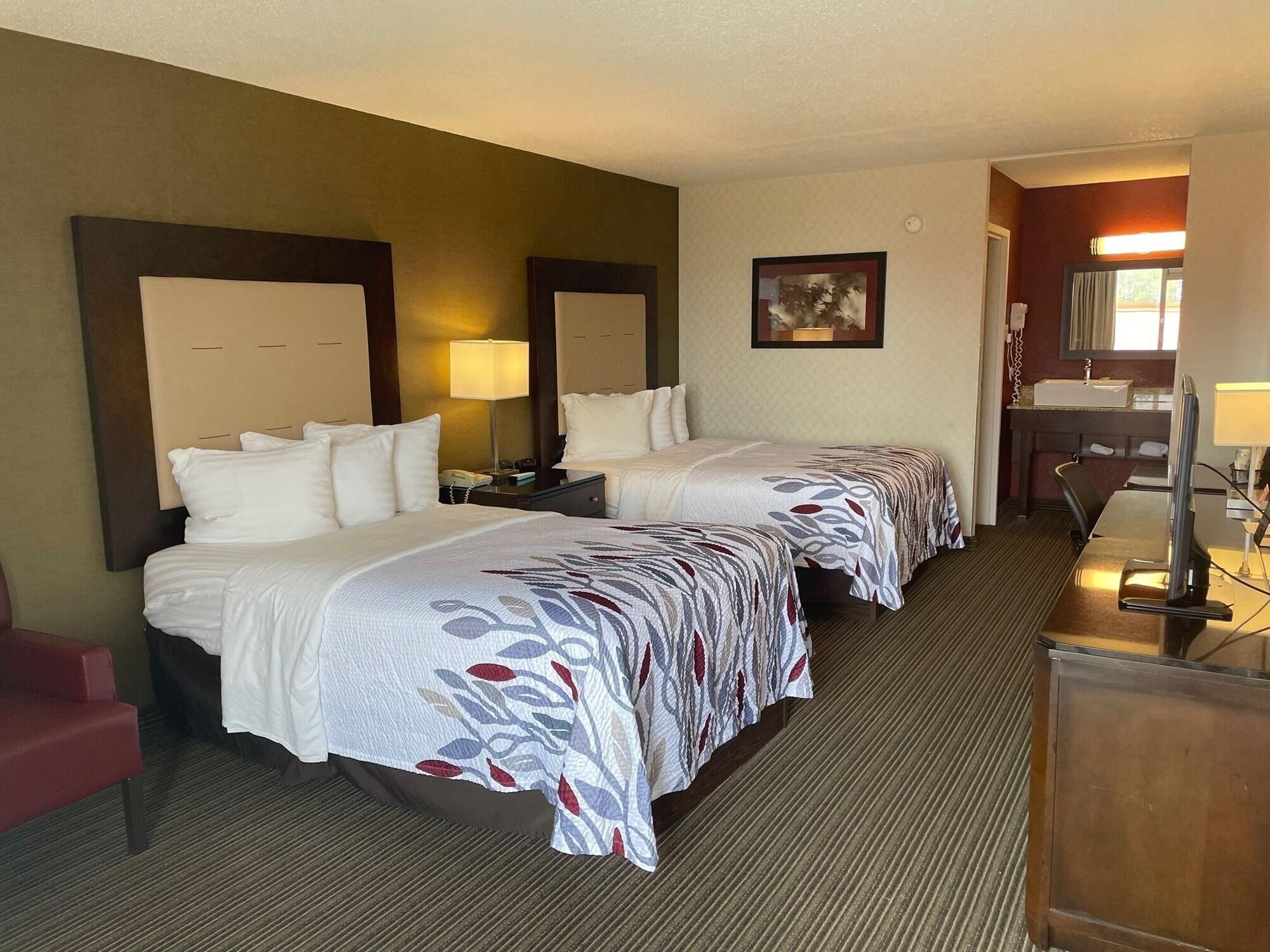 Red Roof Inn & Suites Dekalb Dış mekan fotoğraf