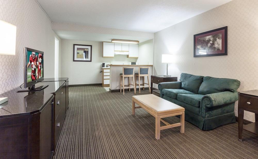 Red Roof Inn & Suites Dekalb Dış mekan fotoğraf