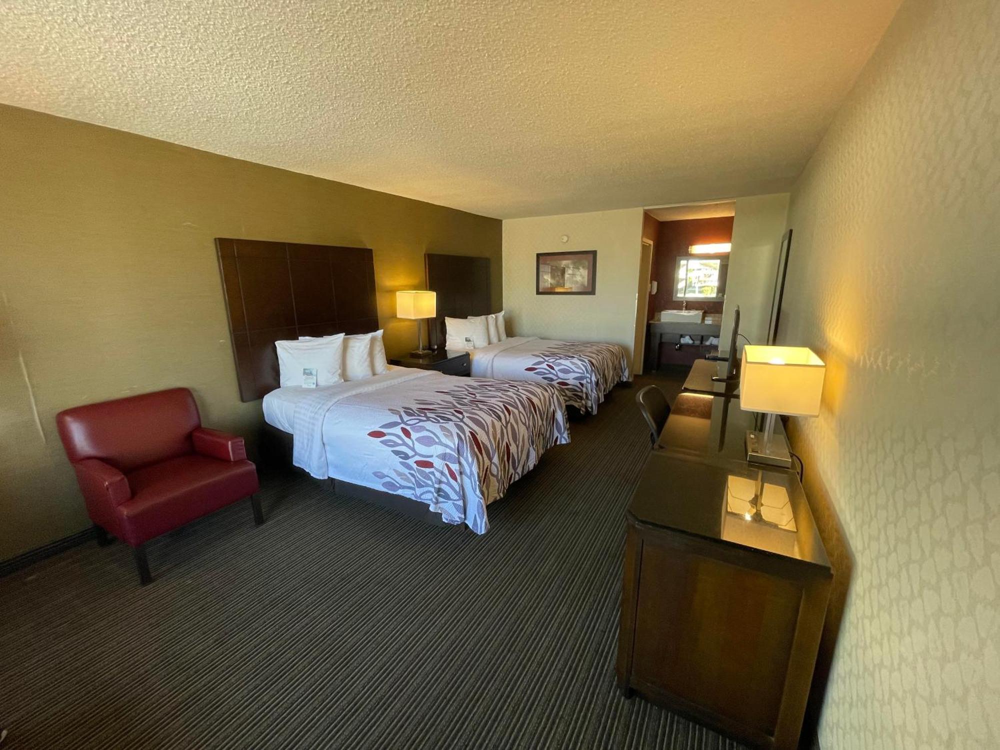 Red Roof Inn & Suites Dekalb Dış mekan fotoğraf