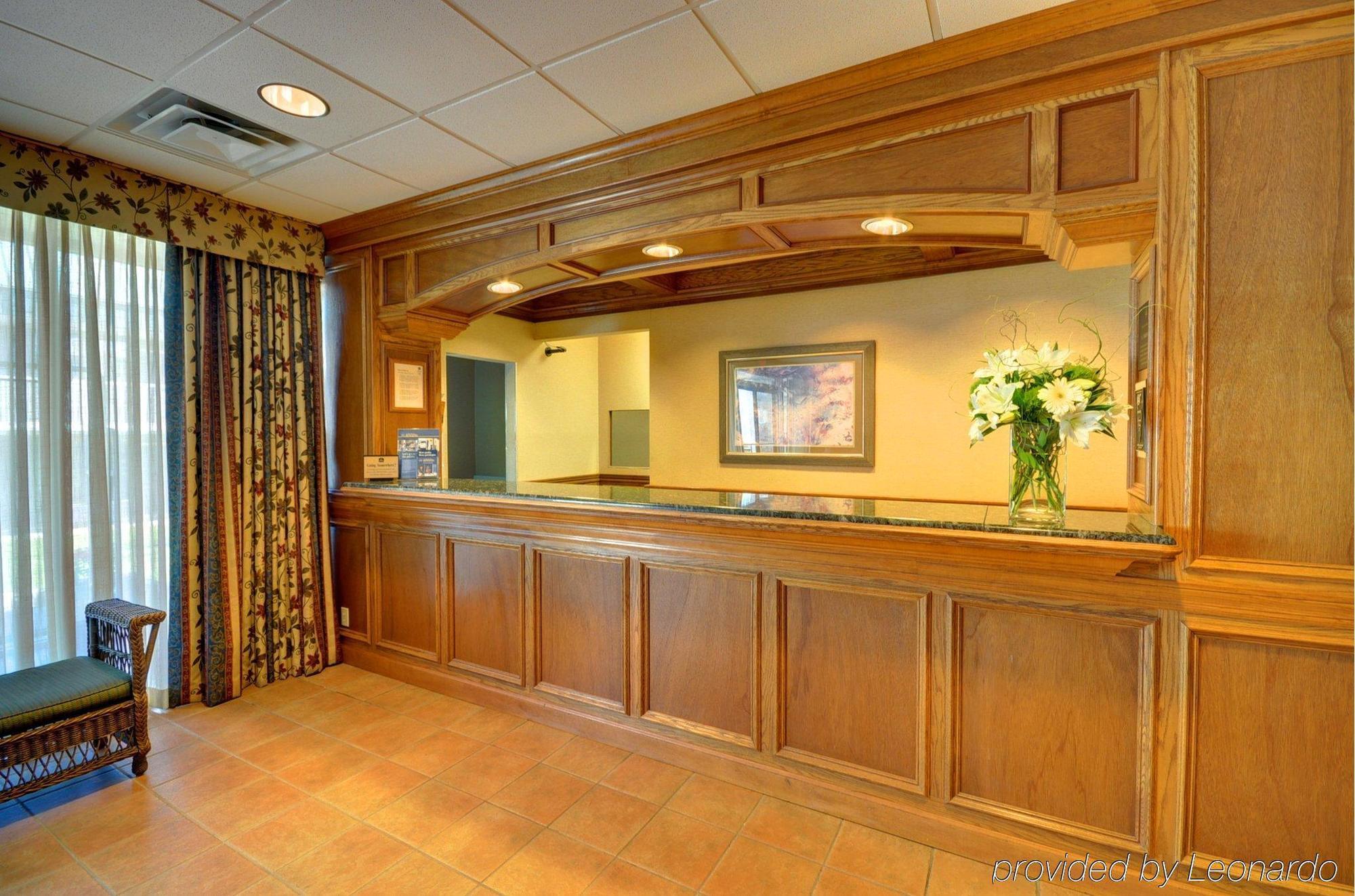 Red Roof Inn & Suites Dekalb İç mekan fotoğraf