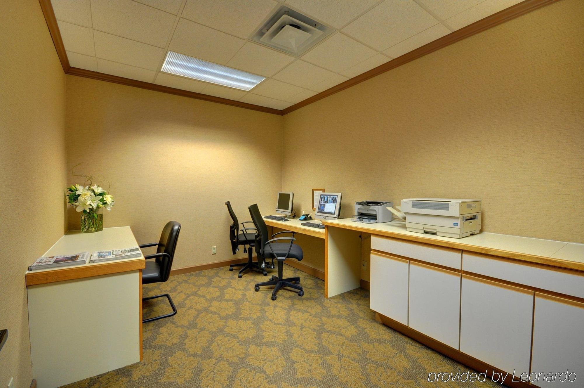 Red Roof Inn & Suites Dekalb Dış mekan fotoğraf